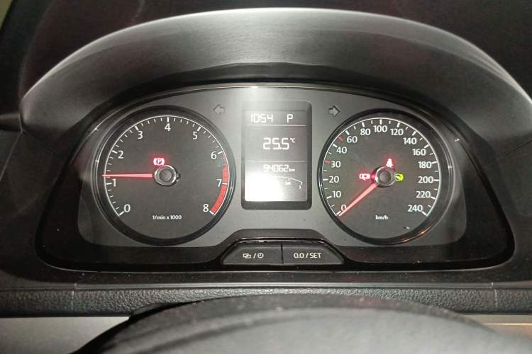 Used Volkswagen Gran Lavida 2013 1.6L Automatic Fashion Model Instrument Cluster