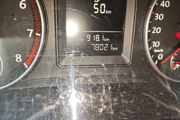 Used Volkswagen Touran 2015 1.4T Manual Fashion Edition 5-Seater Odometer Close Up