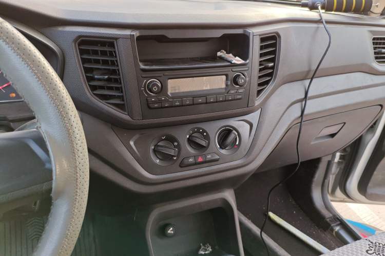 Used Wuling Hongguang V 2021 1.5L Jingqu Version LAR Audio And AC Panel