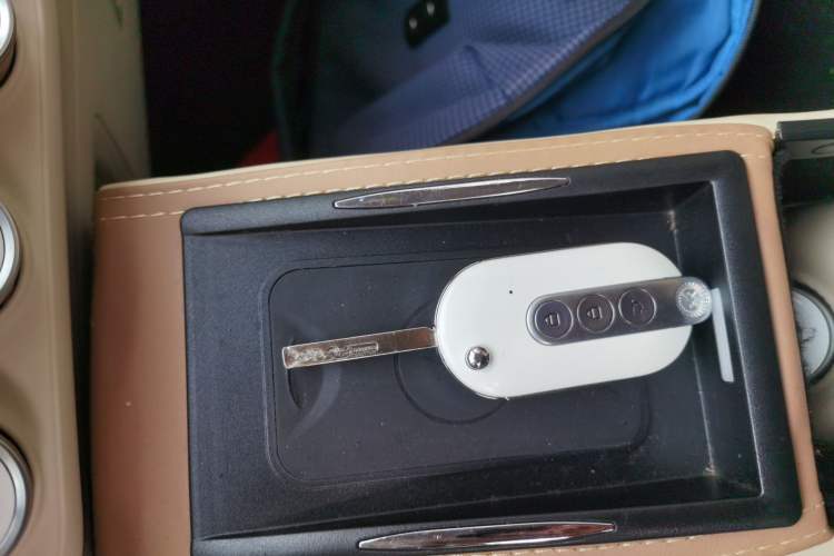 Used Wuling Hongguang MINIEV 2024 3rd Generation 215km Advanced Version Vehicle Key