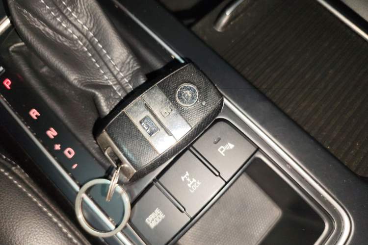 Used Kia Sorento 2015 Sorento L 2.4L Gasoline 4WD Elite Edition 7 Seats China V Emission Standard
