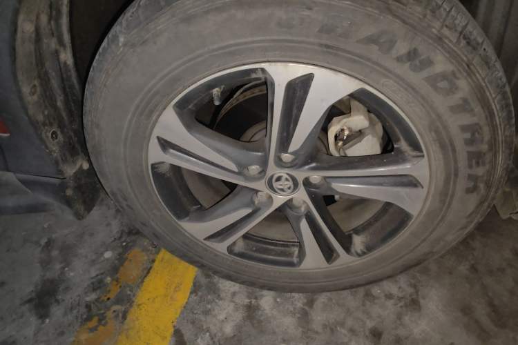 Used Toyota RAV4 2015 2.0L CVT Two-Wheel Drive Fashion Edition Exterior 1