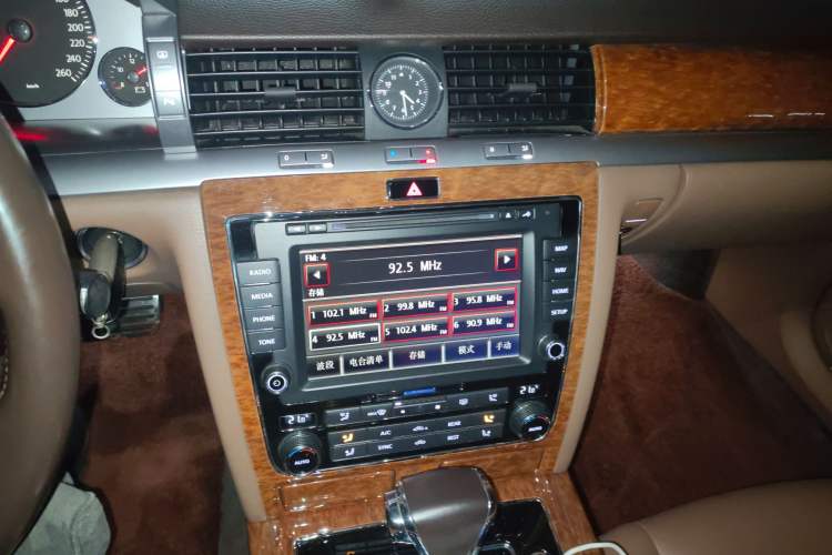 Used Volkswagen Phaeton 2014 3.0L Business Model Audio And AC Panel