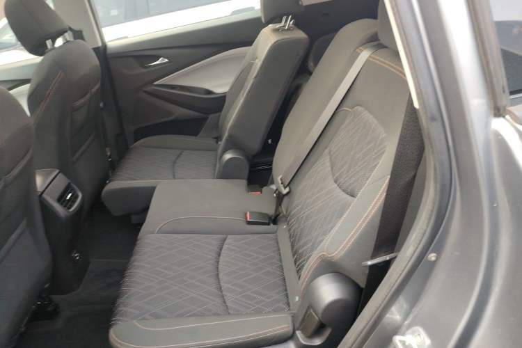 Used Chevrolet Orlando 2020 Mild Hybrid 530T Automatic Enjoyment Edition (5+2 Models) Left Rear Seat