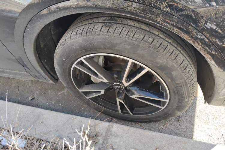 Used Audi Q5L 2022 40T Fashionable and Dynamic Model Right Front Wheel Hub