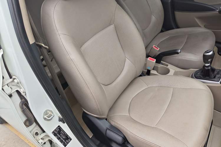 Used Hyundai Verna (older generation) 2014 1.4L Manual Smart GLS Trim