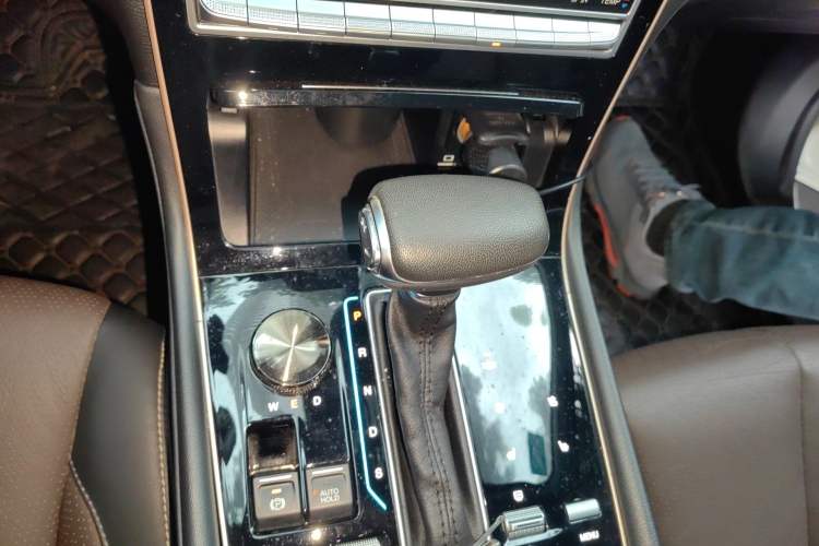 Used GAC Trumpchi GS5 2019 270T Automatic Luxury Edition Gear Lever