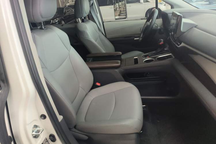 Used Toyota Granvia 2023 2.5L Hybrid Comfort Edition