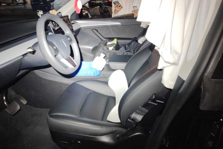 Used Tesla Model Y 2023 Rear-Wheel-Drive Version Left Front Seat