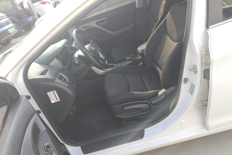 Used Hyundai Elantra (5th Generation / Langdong) 2016 1.6L Automatic Smart Version
