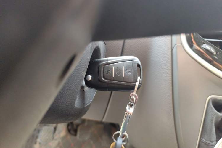 Used SAIC MAXUS Xintu V80 2021 2.0T Manual Classic Aoyuntong Short Wheelbase Mid-Roof 5/6-Seater
