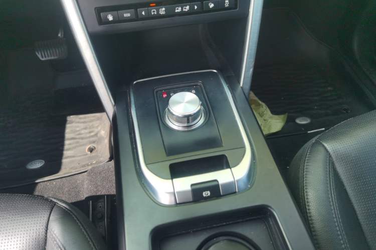 Used Land Rover Discovery Sport 2018 240 PS HSE Version Gear Lever