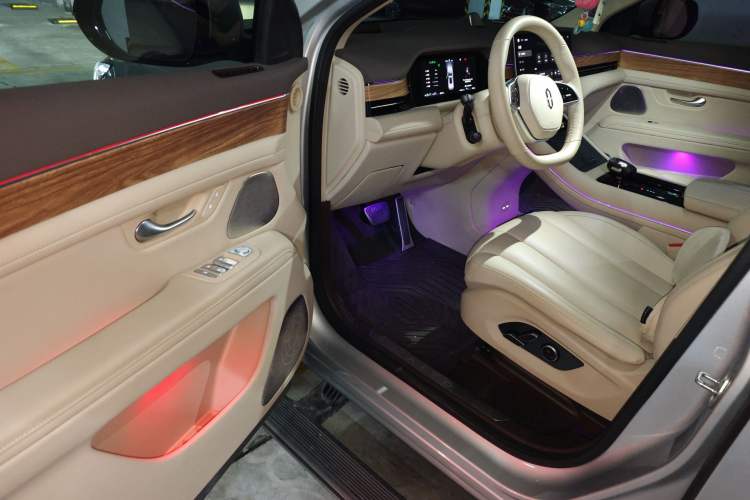 Used Hima AITO M7 2024 1.5T Rear-Drive Plus Version 5 Seats Driver Seat