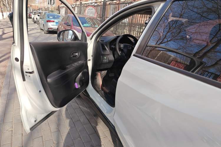 Used Honda Vezel 2022 1.5L CVT Phantom Night Pioneer Edition
