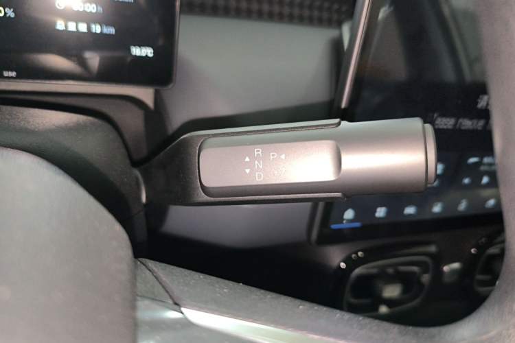 Used AION UT 2025 330 Starlight Edition Gear Lever