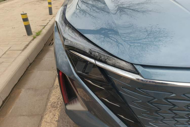 Used CHANGAN OSHAN Z6 2022 Blue Whale 1.5T DCT Smart Edition Urban Version Right Front Headlight