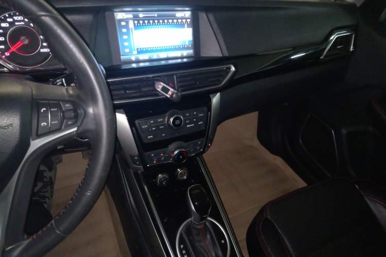 Used Zotye Domy X5 2015 1.5T CVT ZhiXian Trim China V Standard