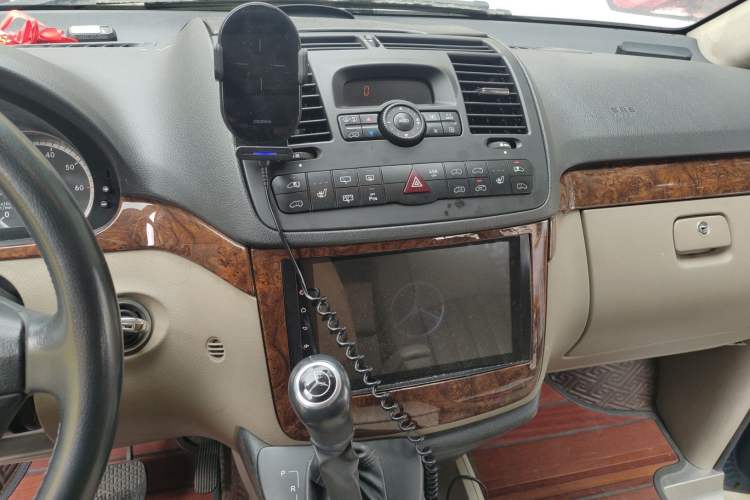 Used Mercedes-Benz Viano 2011 2.5L Navigator Edition
