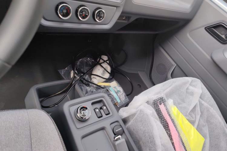 Used Wuling Yangguang 2025 Model 400km Bus Edition—Comfort Edition
