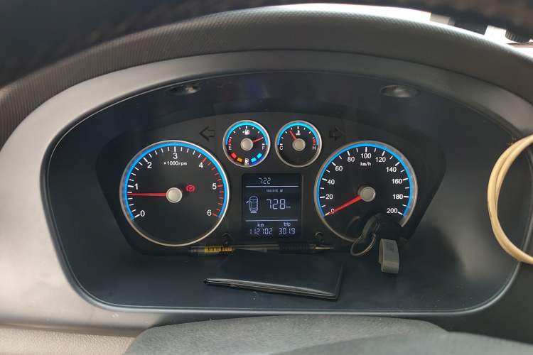 Used Foton Toano 2024 Joy Elephant Van Cummins 2.8T Manual Transmission Long Wheelbase Ultra-High Roof Rear Dual Tires 3-Seater
