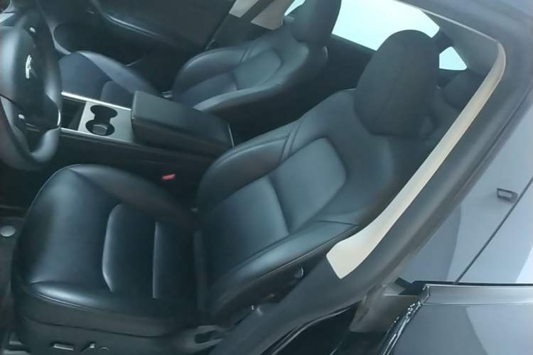 Used Tesla Model Y 2023 Long-Range All-Wheel-Drive Version
