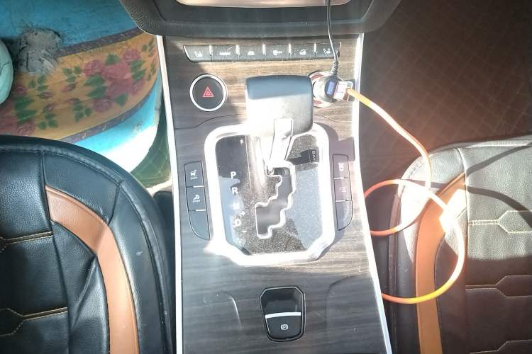 Used Land X7 2016 2.0T Panoramic Prestige Edition Gear Lever