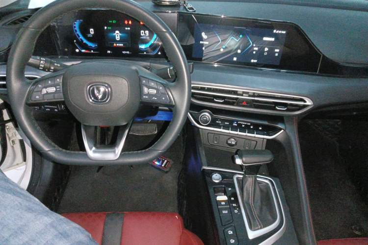 Used CHANGAN Eado 2021 PLUS Blue Whale NE 1.4T GDI DCT Prestige Model Center Console