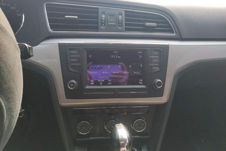 Used Volkswagen Lamando 2019 230TSI DSG Fashion Edition China V Standard Audio And AC Panel