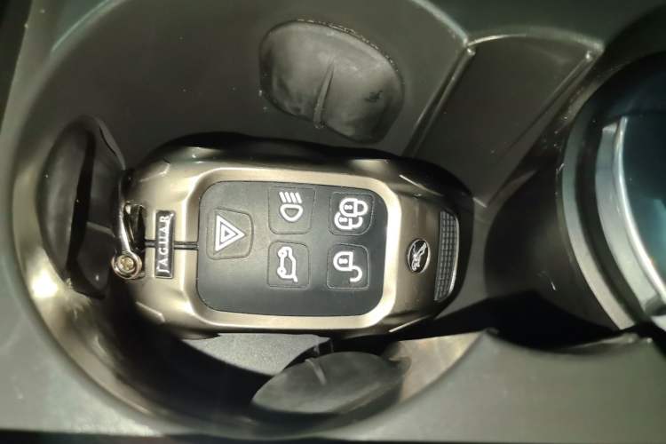 Used Jaguar XEL 2019 2.0T 200 PS Deluxe Edition Vehicle Key