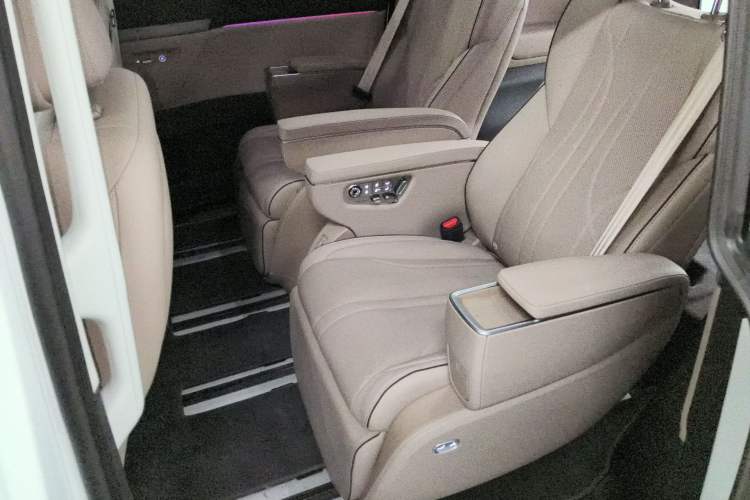 Used XPeng X9 2025 740 Ultra-Long Range Max
