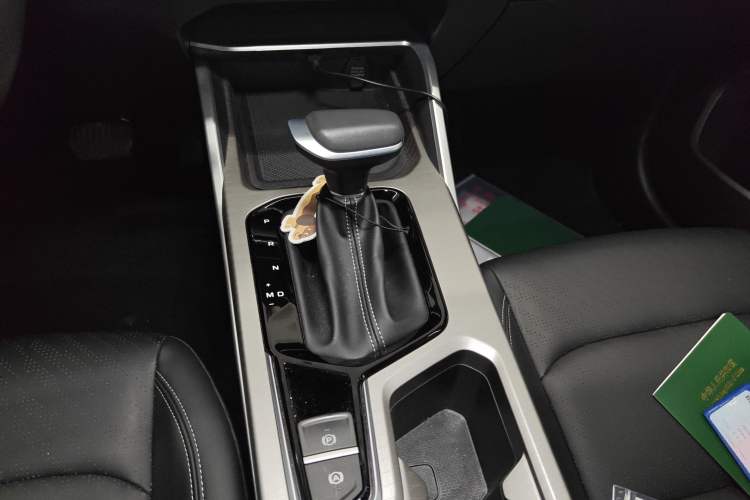 Used Geely Auto Emgrand 2023 4th Generation Champion Edition 1.5L CVT Prestige Model Gear Lever