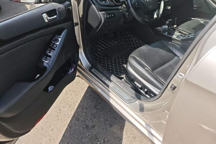 Used Kia Cadenza 2013 2.4L Deluxe Model China IV Driver Seat