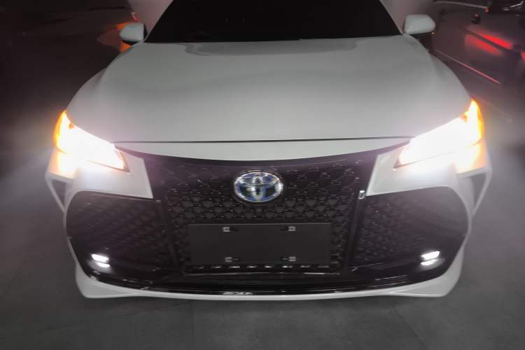 Used Toyota Avalon 2022 Dual-Engine 2.5L XLE Premium Edition Front