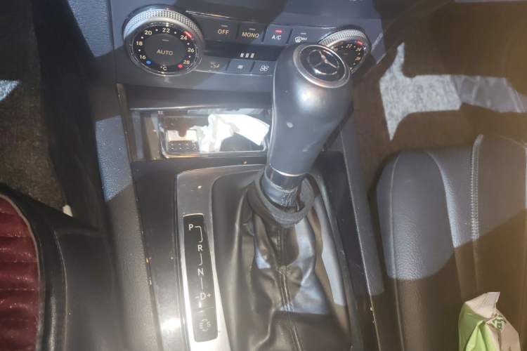 Used Mercedes-Benz GLK-Class 2011 GLK 300 4MATIC Fashion Model Gear Lever