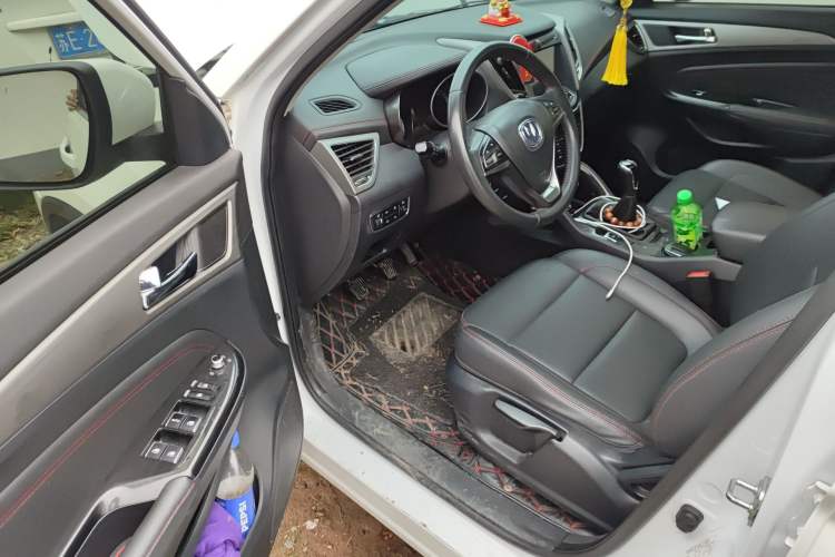 Used CHANGAN CS75 2017 Shangkui Edition 1.5T Manual Fengxiang Model Driver Seat