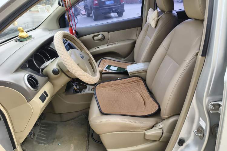 Used Nissan Livina 2010 Jingyue Edition 1.6L Manual All-Around Model Left Front Seat