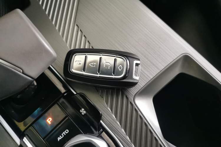 Used Oshan Z6 New Energy 2023 ZhiDian iDD 150KM Flagship PLUS Smart Parking Edition
