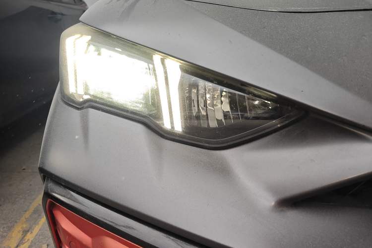 Used GAC Trumpchi EMPOW 2022 270T DCT J16 R-Style Track Edition Right Front Headlight