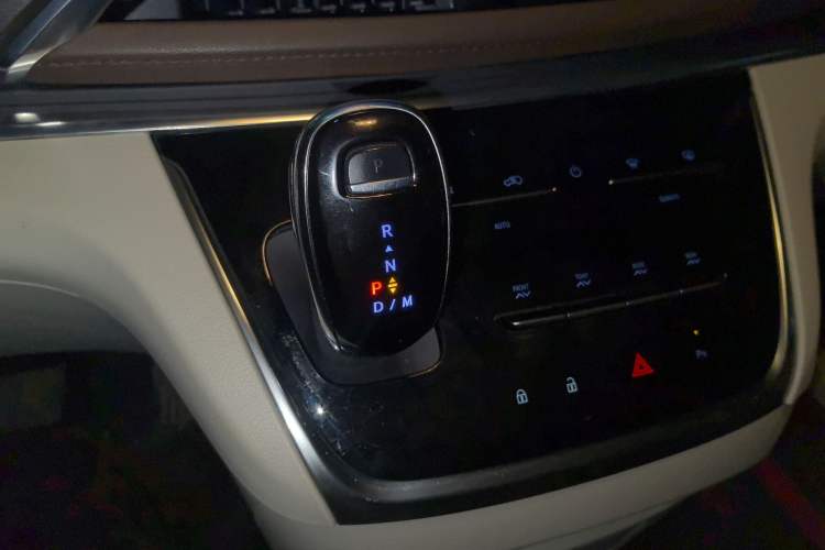 Used Buick GL8 2021 Land Cruiser Executive Class 652T Comfort Model
