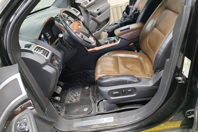 Used Ford Explorer 2013 3.5L Deluxe Model
