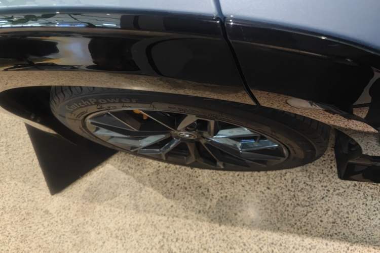 Used CHANGAN UNI-T 2022 1.5T Sport Edition Premium Version Right Rear Wheel Hub