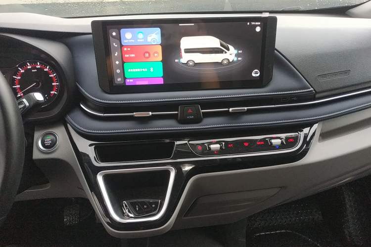 Used SAIC MAXUS Xintu V70 2023 2.0T Elite Edition Automatic Short Wheelbase Low Roof – 5/6 Seats