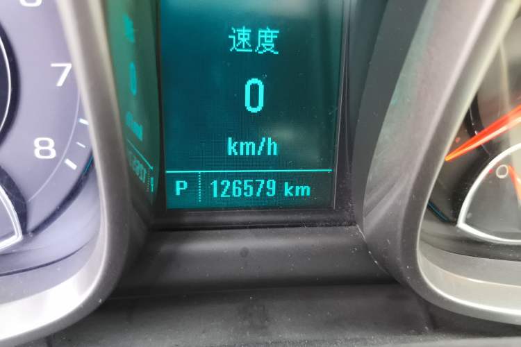 Used Chevrolet Malibu 2014 2.0L Automatic Luxury Edition Odometer Close Up