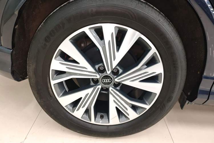 Used Audi Q4 e-tron 2024 40 e-tron Adventure Edition Right Rear Wheel Hub