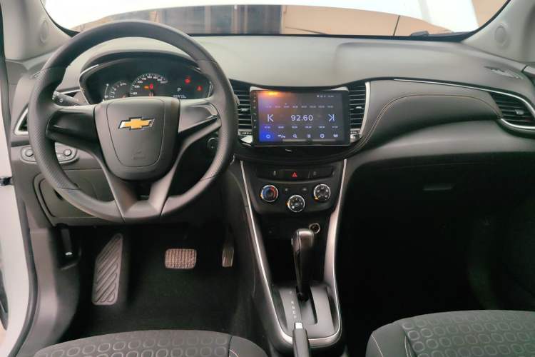 Used Chevrolet Trax 2017 1.4T Automatic Two-Wheel Drive Comfort Version Center Console