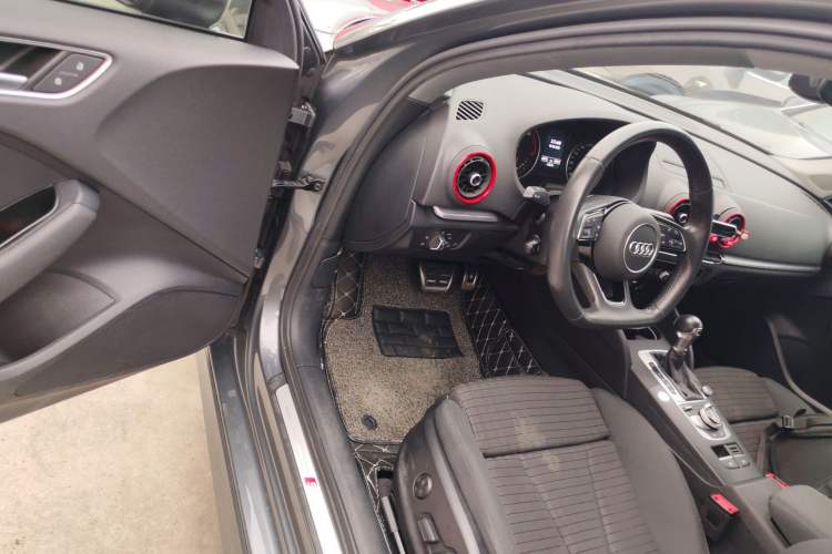 Used Audi A3 2020 Limousine 40 TFSI Sporty Version China VI Driver Seat