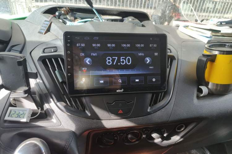 Used Ford Transit 2017 2.0T Gasoline Multi-Purpose Commercial Vehicle Mid-Drive Mid-Roof China V Standard
