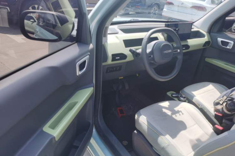 Used Geely Galaxy Panda 2023 Panda Mini 200km Endurance Bear Driver Seat