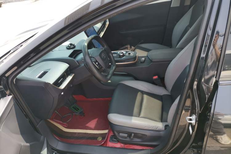 Used Toyota bZ3 2023 517 km Elite PRO Left Front Seat