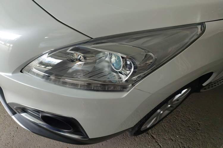 Used Peugeot 3008 2015 1.6THP Automatic Classic Edition Left Front Headlight